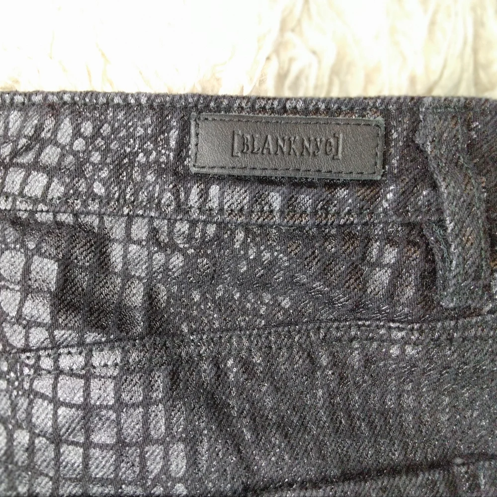 New Blank NYC Python Raw Hem Coated Denim A-line Mini Skirt Size 26 - Picture 7 of 12